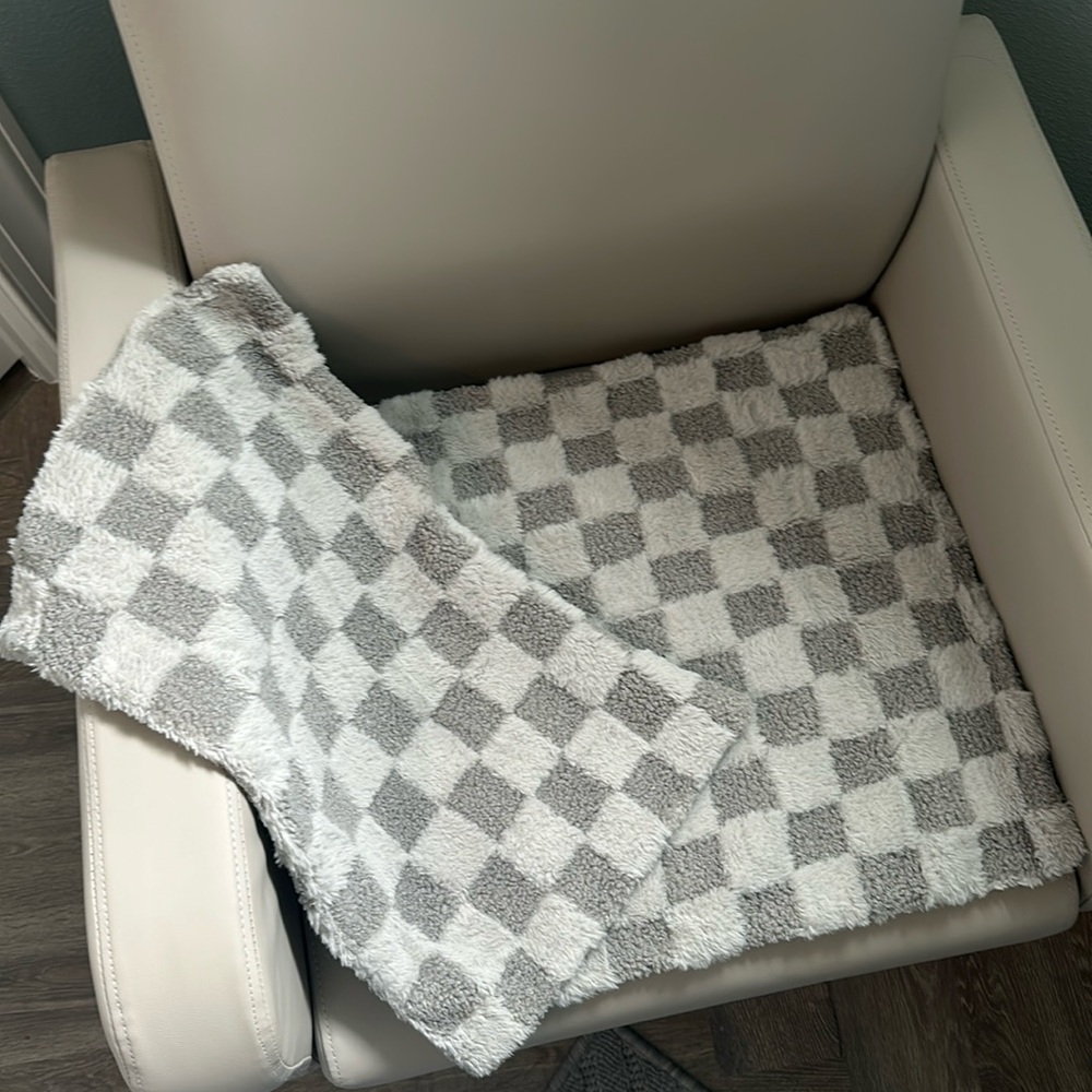 New 2PK  Faux Fur Plush Check Print Pillow Covers.